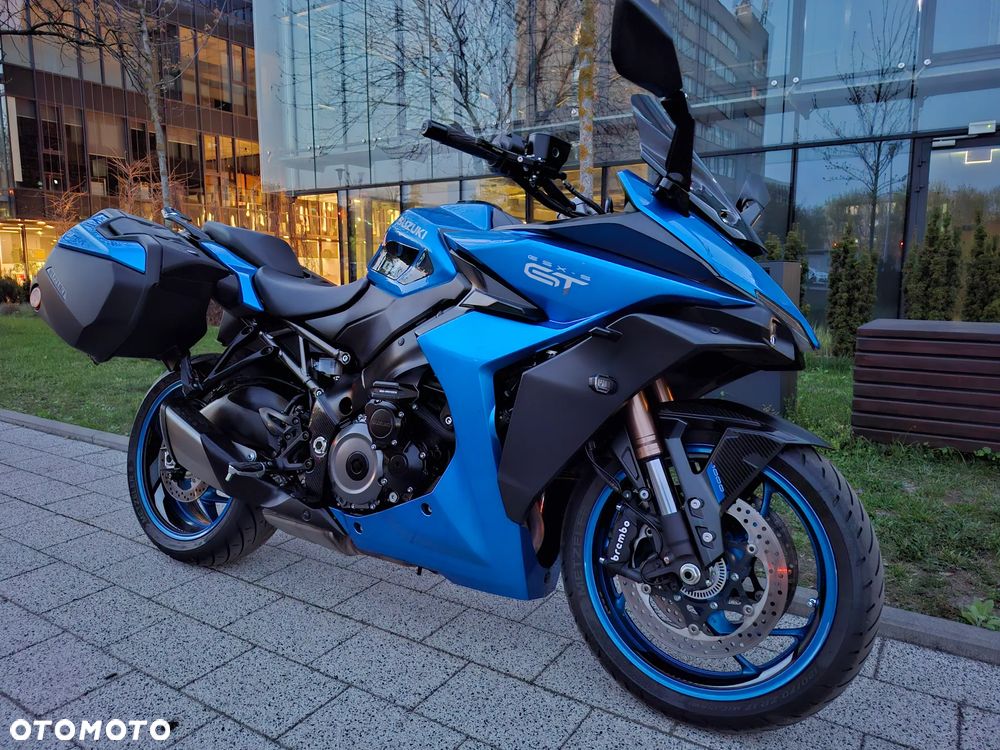Suzuki GSX - 17