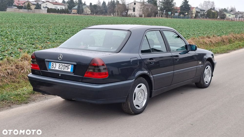 Mercedes-Benz Klasa C 180 Classic - 19