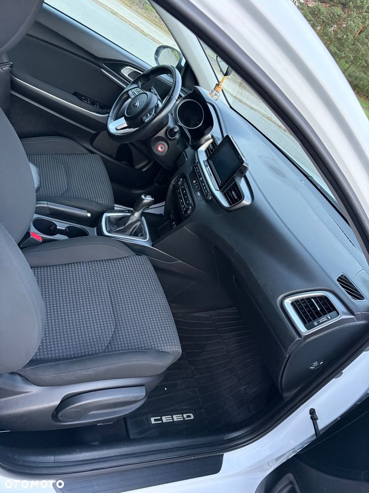 Kia Ceed 1.4 L Business Line - 19