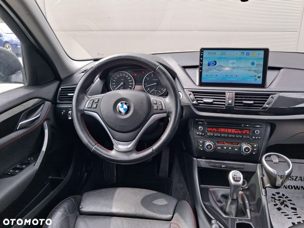 BMW X1 sDrive18i Sport Line - 18