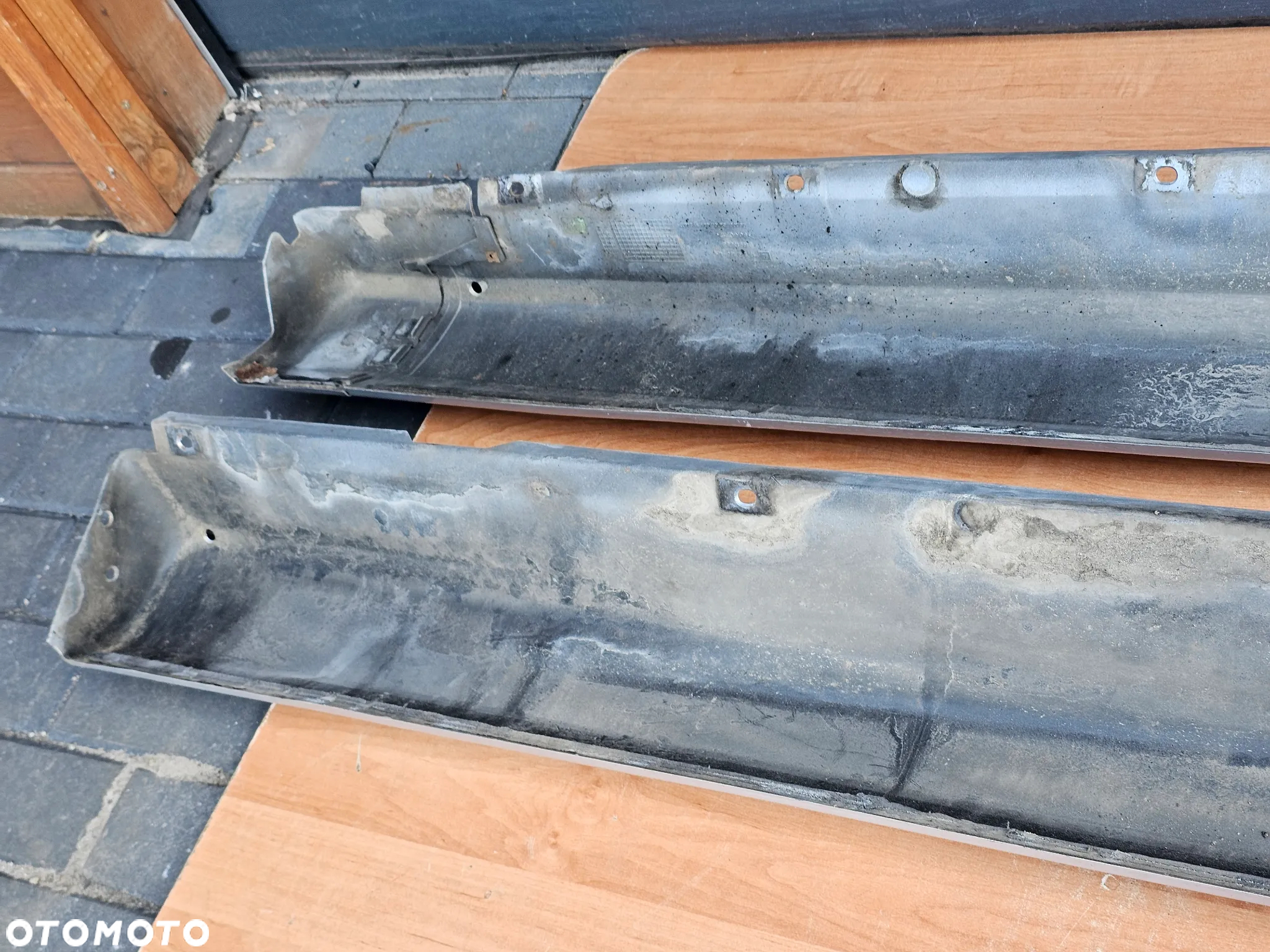LISTWY NAKŁADKI PROGOWE LISTWA NAKŁADKA PROGOWA PROGU LEWA PRAWA OPEL MERIVA A OPC Z157 13229137 13229136 - 11