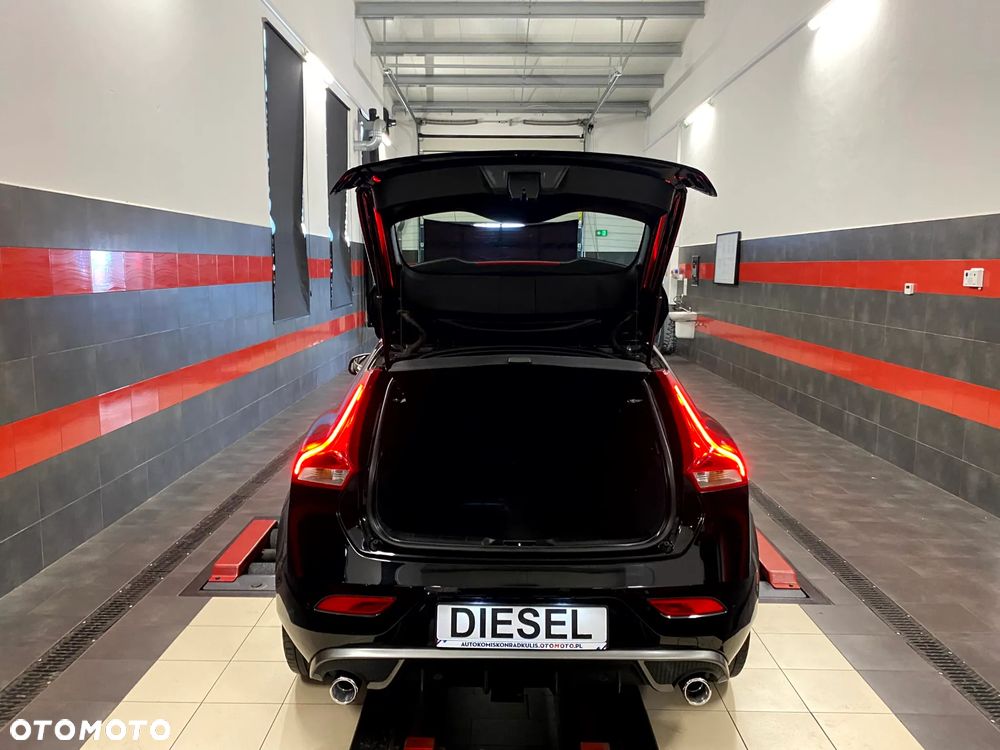 Volvo V40 D2 Drive-E SCR R-Design Momentum - 14