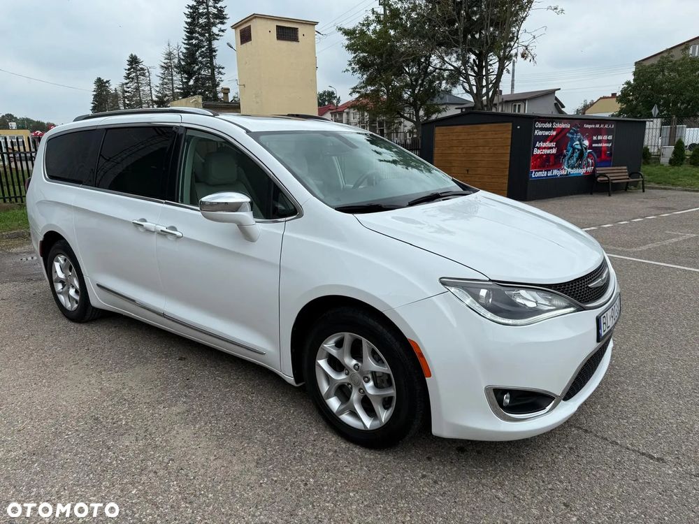 Chrysler Pacifica - 11