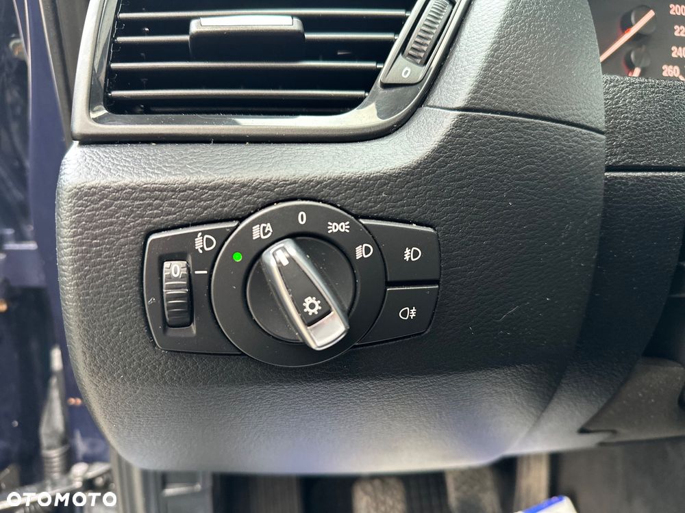 BMW X1 xDrive18d - 11