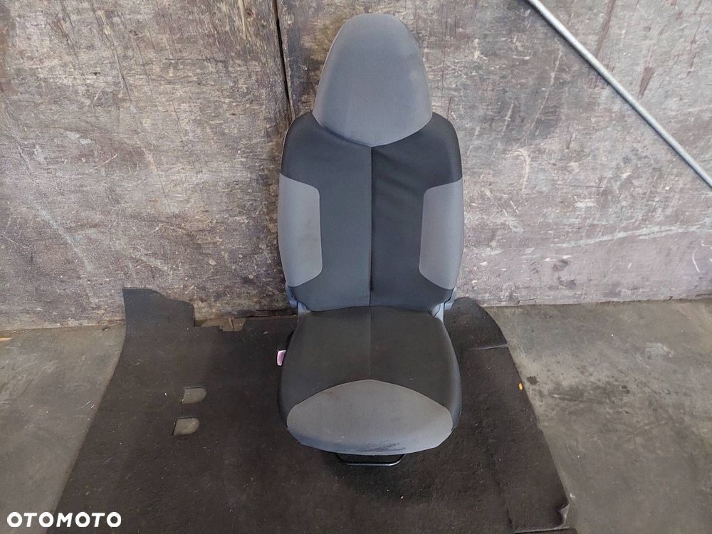FOTEL LEWY PRZÓD KIEROWCY CITROEN C1 I 5D - 1