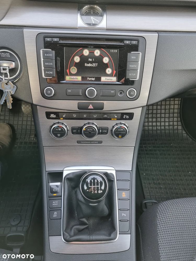 Volkswagen Passat 2.0 TDI Comfortline - 14