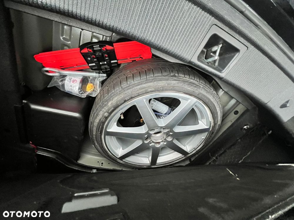 Mercedes-Benz Klasa C 180 Edition - 20