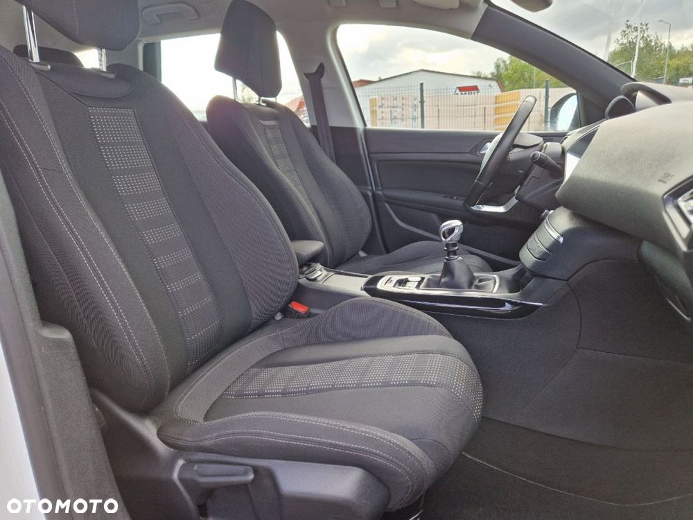 Peugeot 308 SW 1.6 BlueHDi Allure S&S - 22