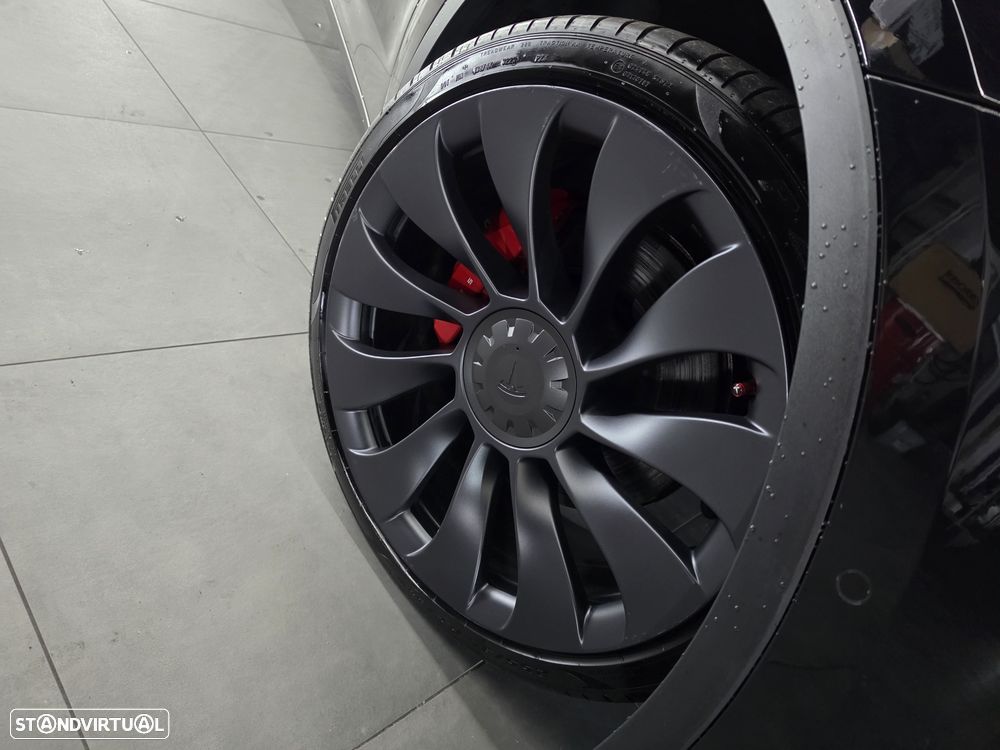 Tesla Model Y Performance Dual Motor AWD - 3