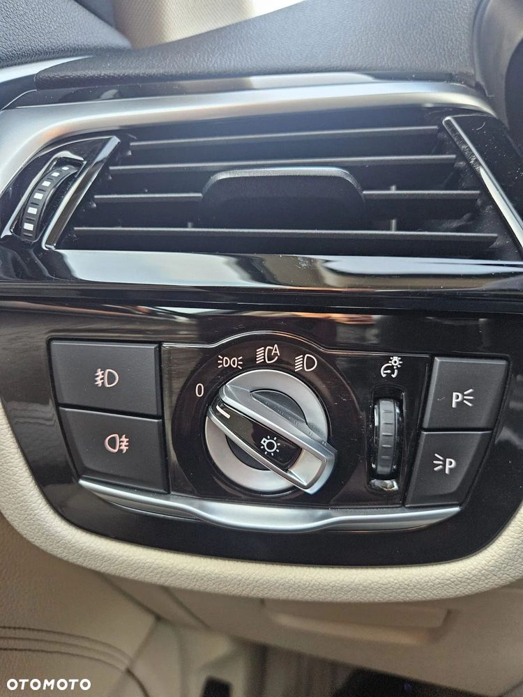 BMW Seria 5 520d xDrive Sport Line sport - 19