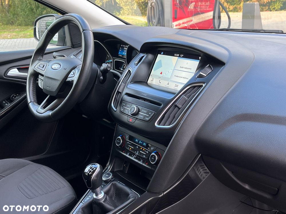 Ford Focus 1.0 EcoBoost Titanium - 24