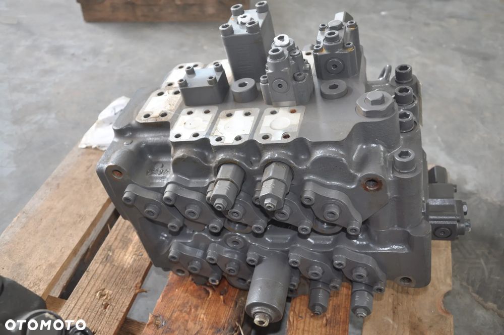 Rozdzielacz hydrauliczny Volvo EC220 14674193 - 5