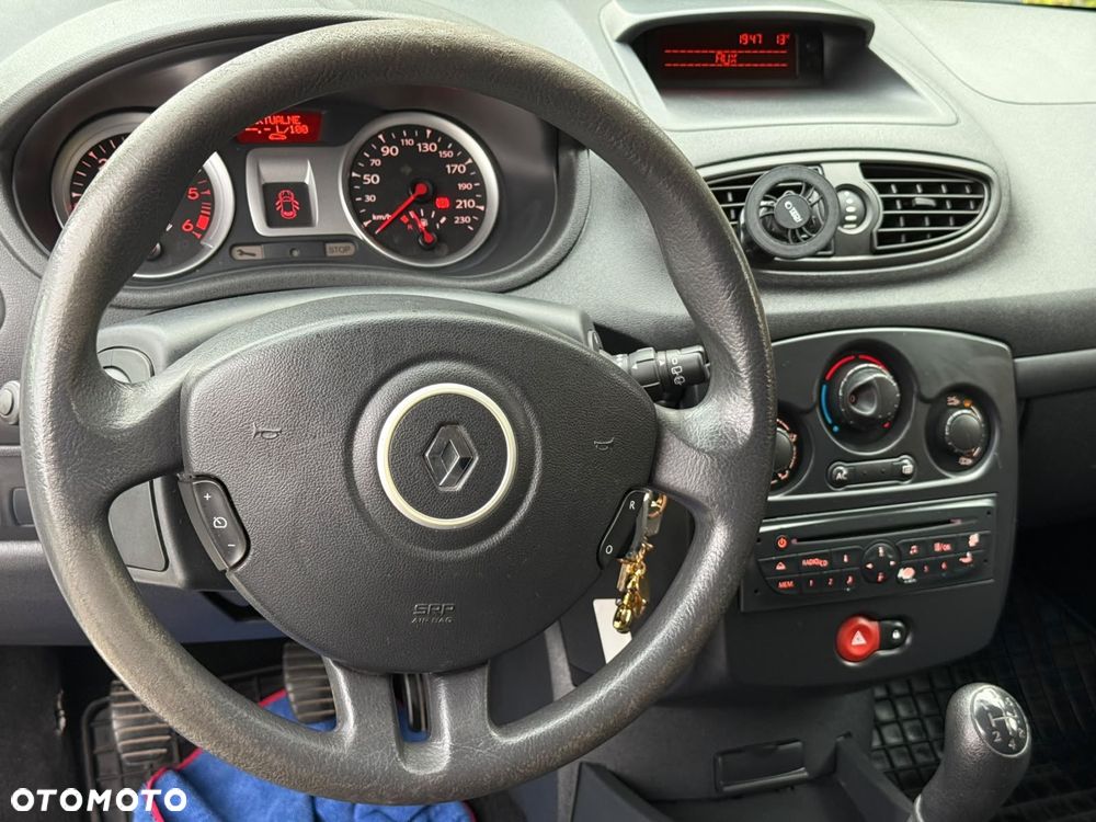 Renault Clio - 8
