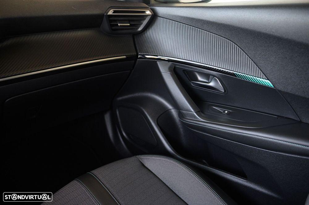 Peugeot 2008 1.2 PureTech Allure - 53