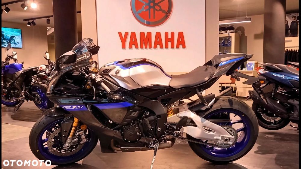 Yamaha R1 - 3