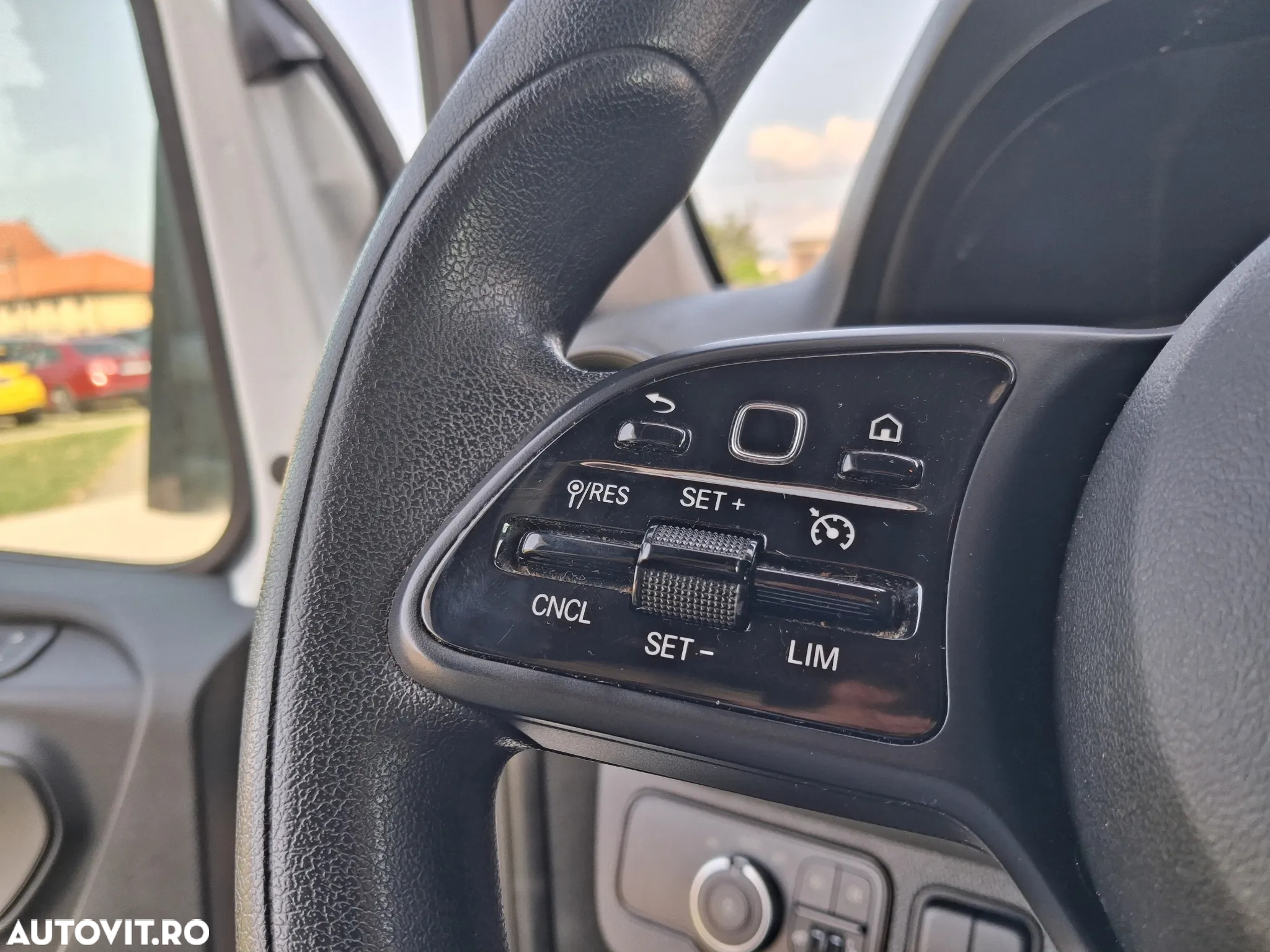 Mercedes-Benz Sprinter - 10