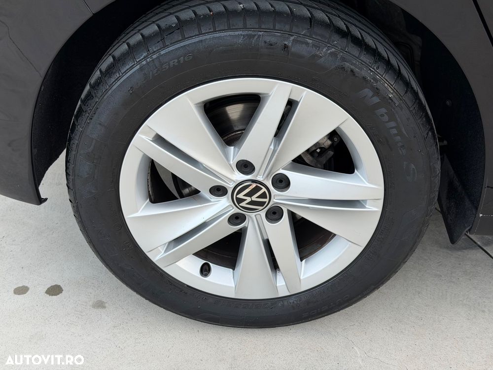 Volkswagen Golf - 22