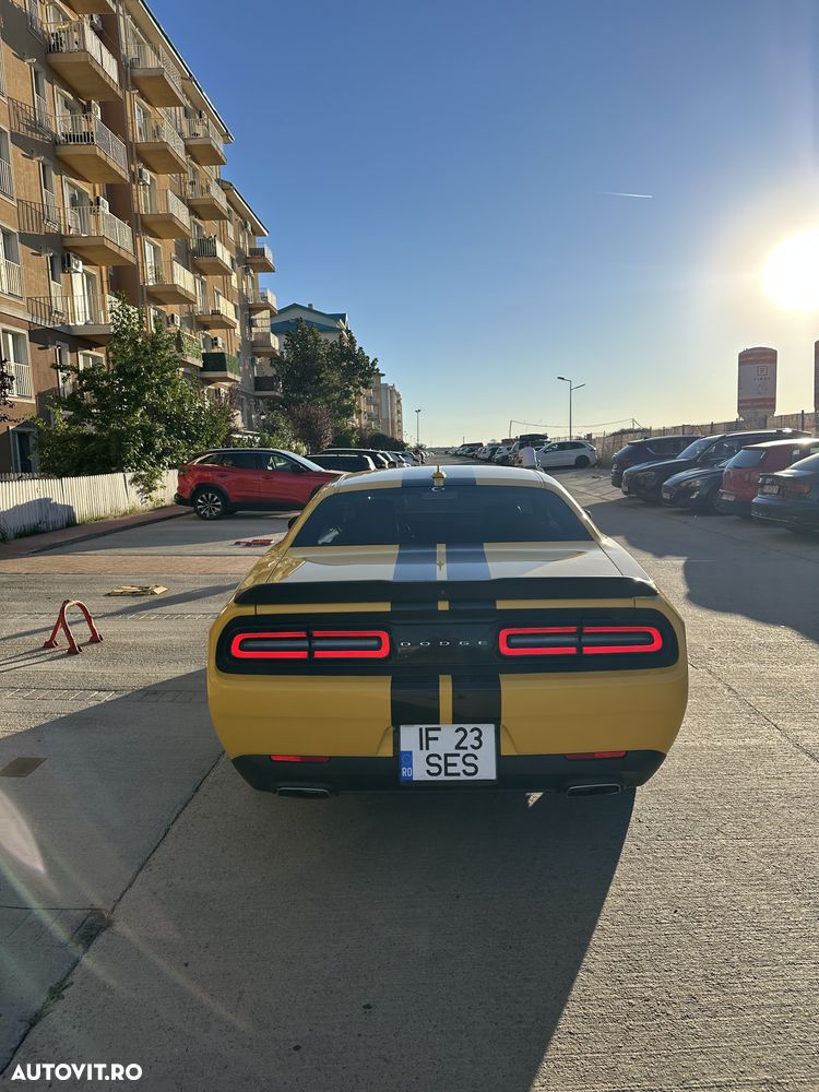 Dodge Challenger - 4