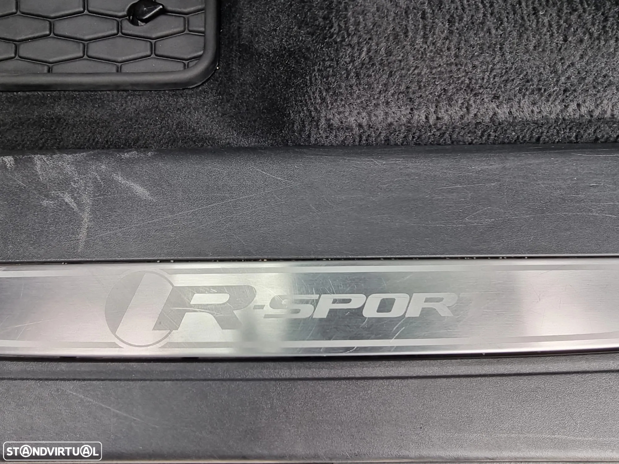 Jaguar F-Pace 2.0 i4D R-Sport - 24