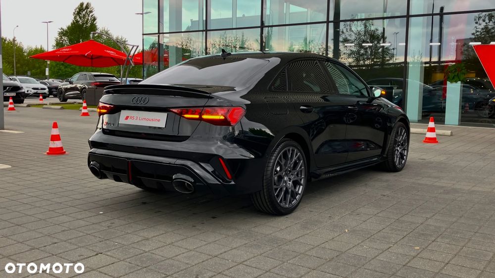 Audi RS3 Limousine - 12