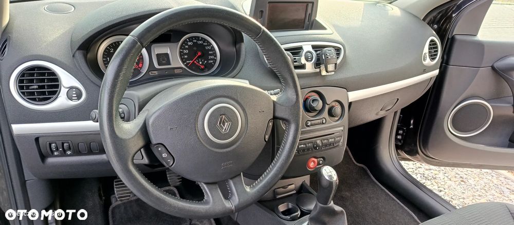 Renault Clio - 11