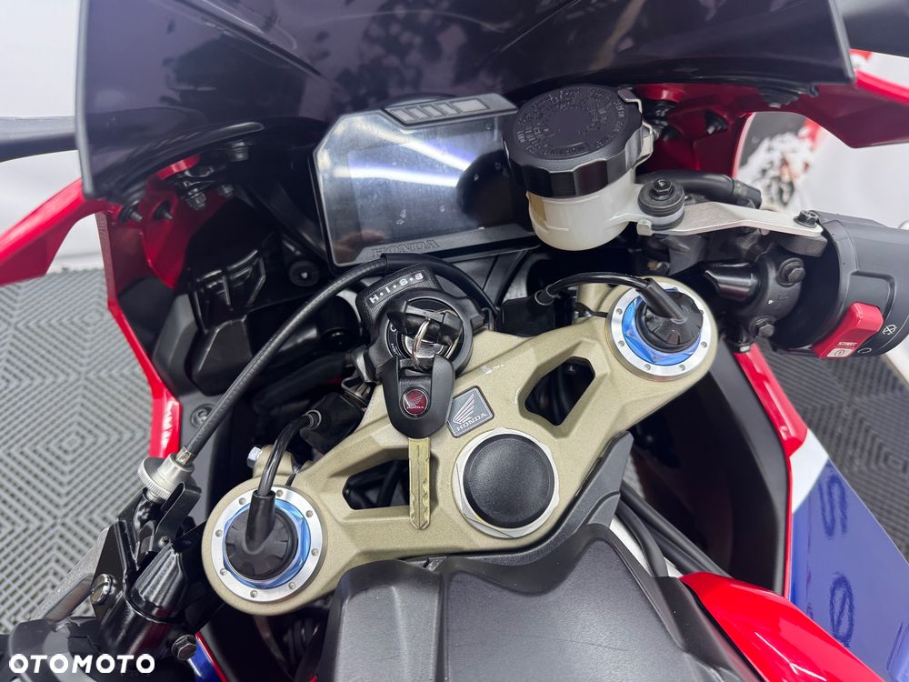 Honda CBR - 28