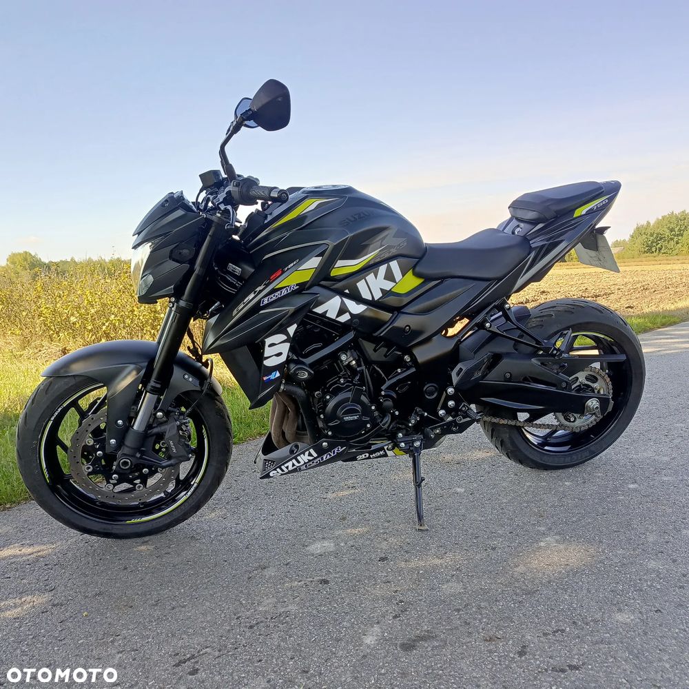 Suzuki GSX - 2