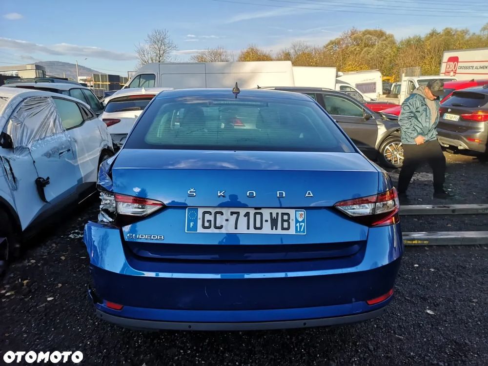 Skoda Superb 2.0 TDI DSG Ambition - 36