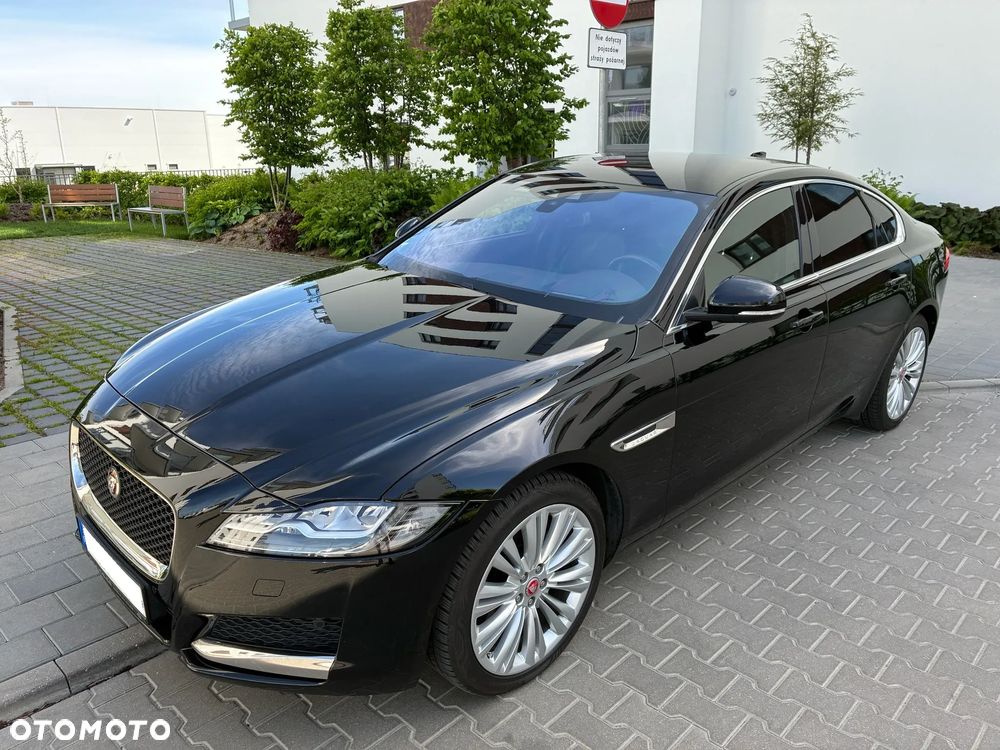 Jaguar XF 20t Prestige - 10