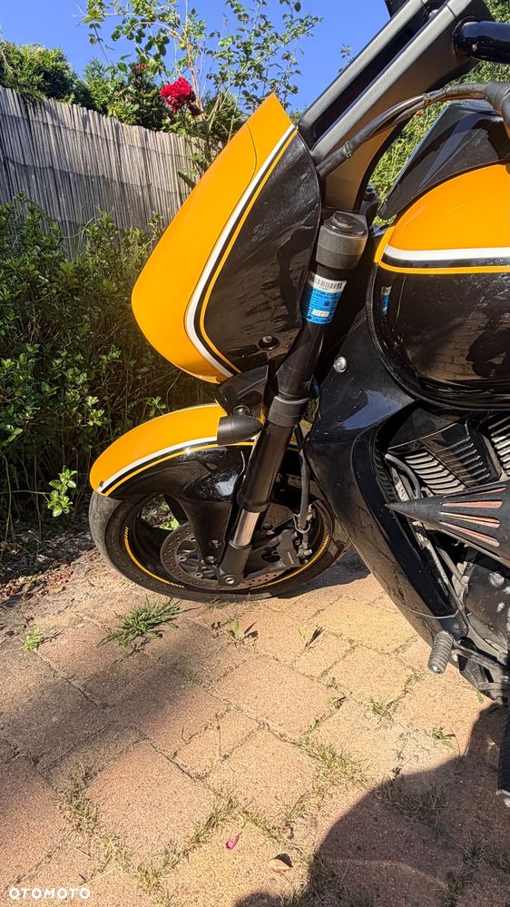 Suzuki Intruder - 9