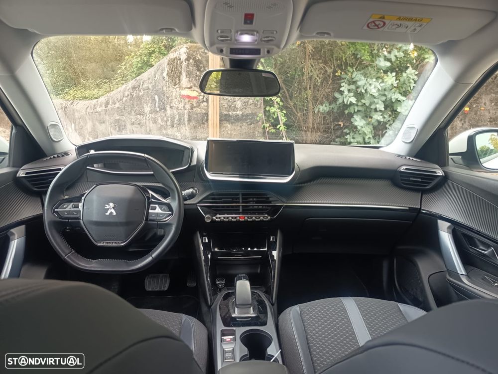 Peugeot e-2008 Allure - 9