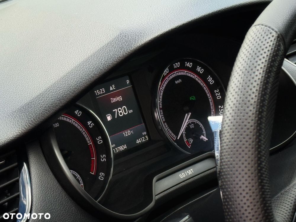 Skoda Octavia 2.0 TDI 4x4 DSG RS - 8