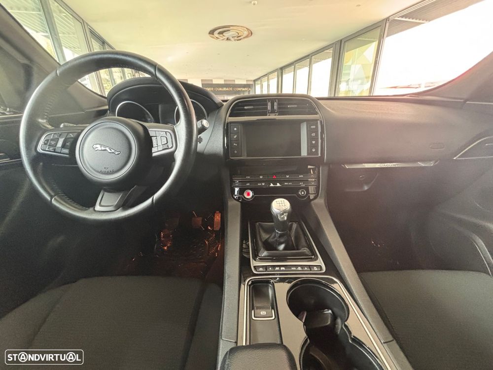 Jaguar F-Pace 2.0 i4D Pure - 14