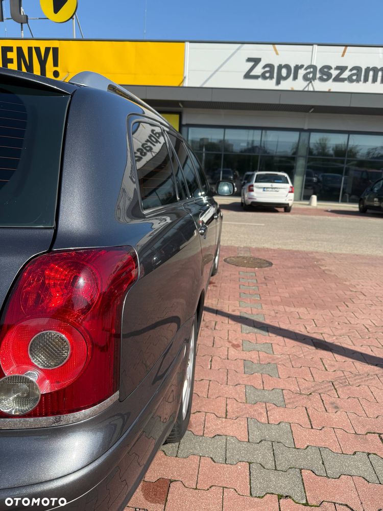 Toyota Avensis 2.0 D-4D Luna - 4