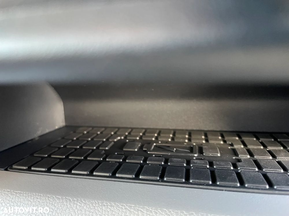 Volkswagen Caravelle - 21