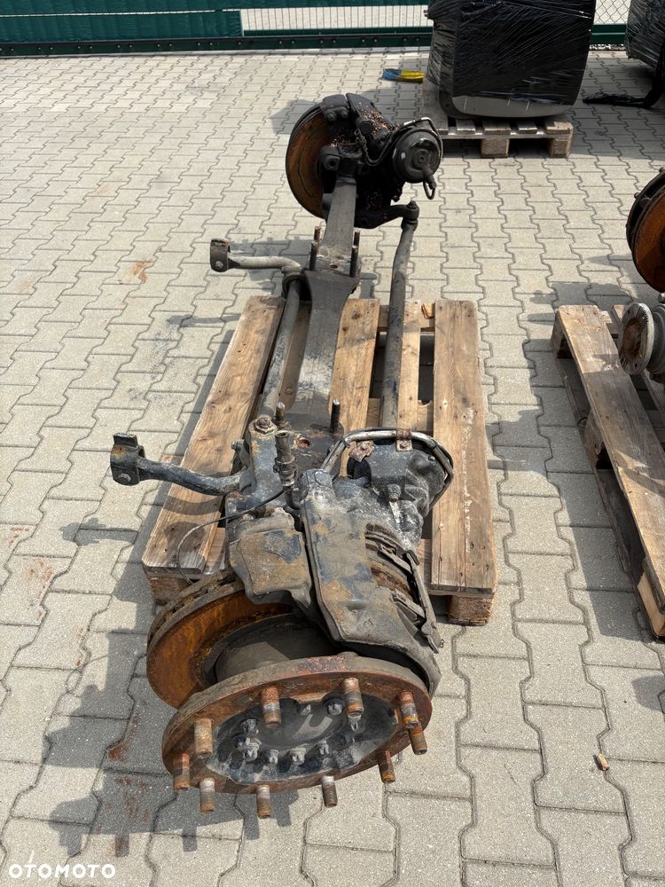 Przednia oś MAN TG3 TGX TGS nowy model piasta belka zaciski - 1