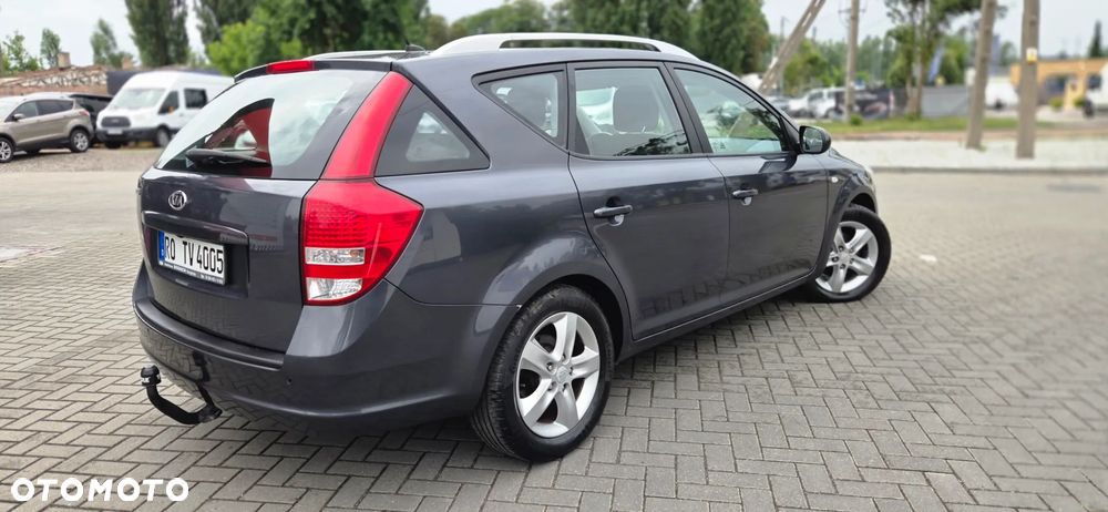 Kia Ceed 1.4 CVVT Dream-Team Edition - 15