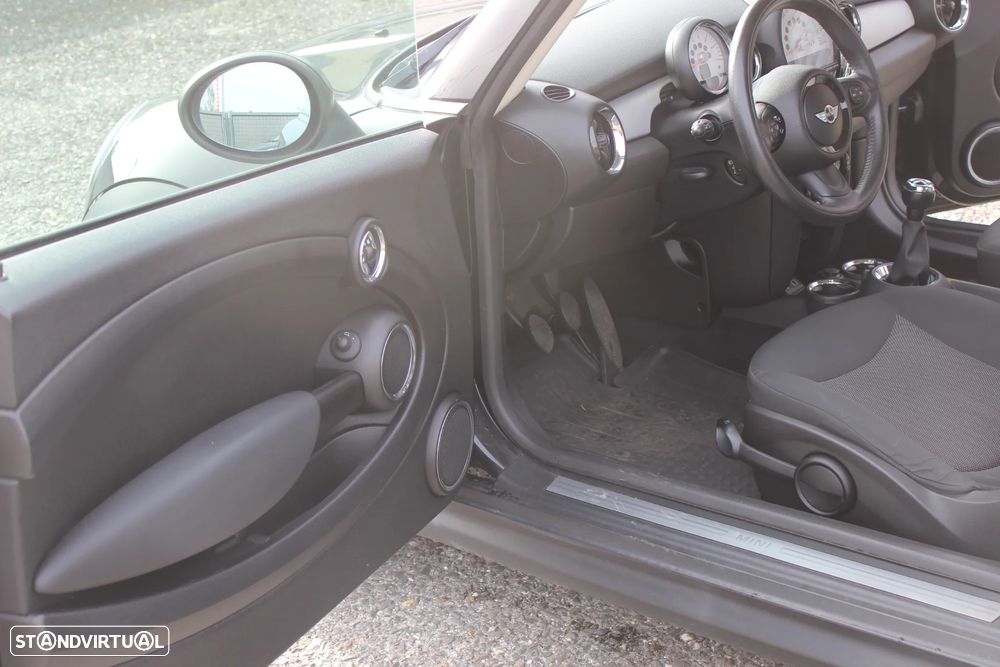 MINI 3 Portas One D - 16