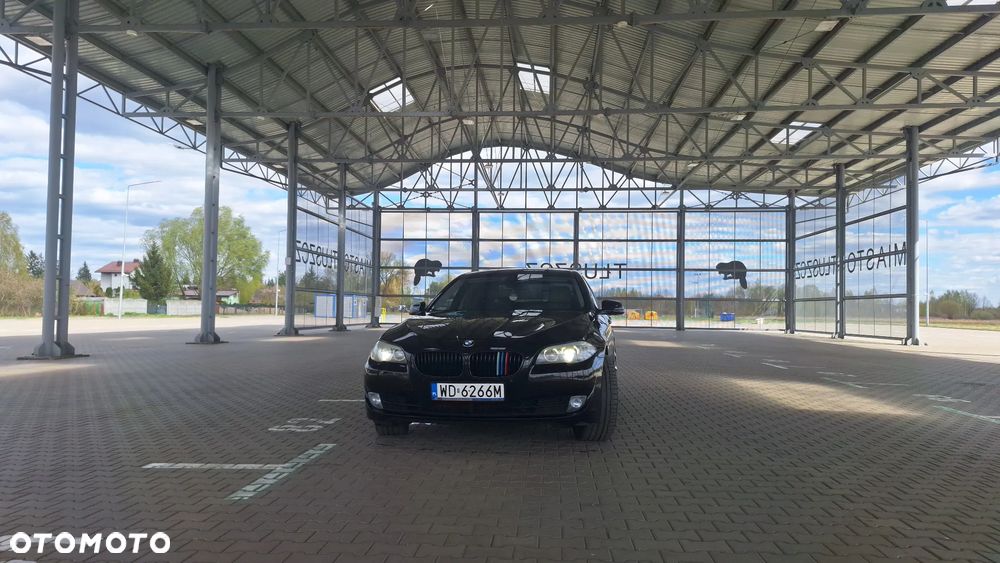 BMW Seria 5 525d xDrive Sport-Aut - 2
