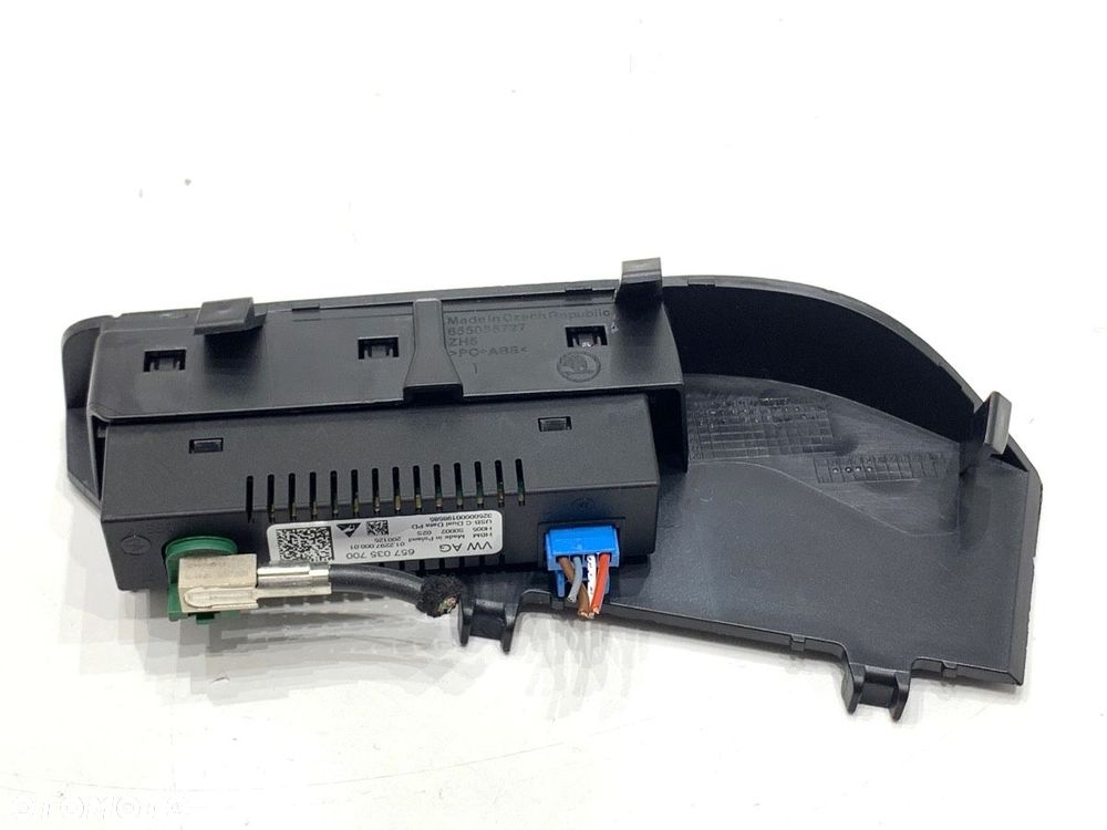 GNIAZDO USB  SKODA KAMIQ (NW4) 2019 - 2022 1.5 TSI 110 kW [150 KM] benzyna 2019 - 2022 657035700 - 3