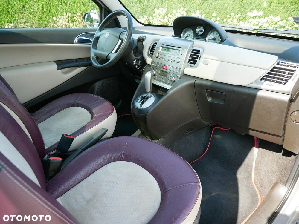 Lancia Ypsilon Y 1.4 16v Automatik Platino - 23