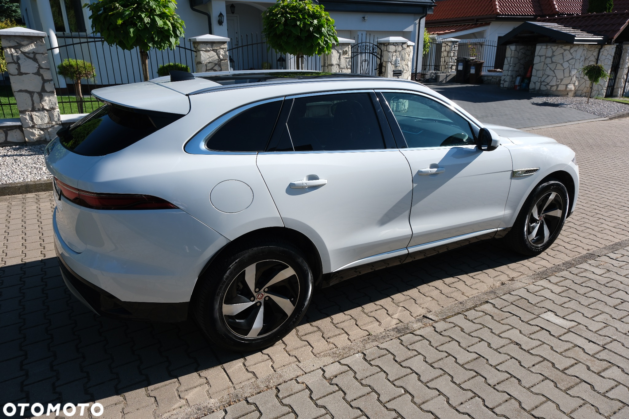 Jaguar F-Pace P250 AWD R-Dynamic SE - 5