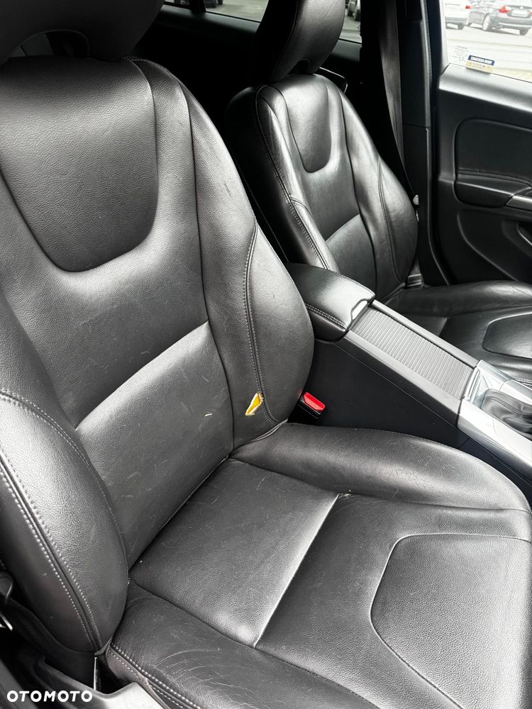 Volvo V60 Cross Country - 11