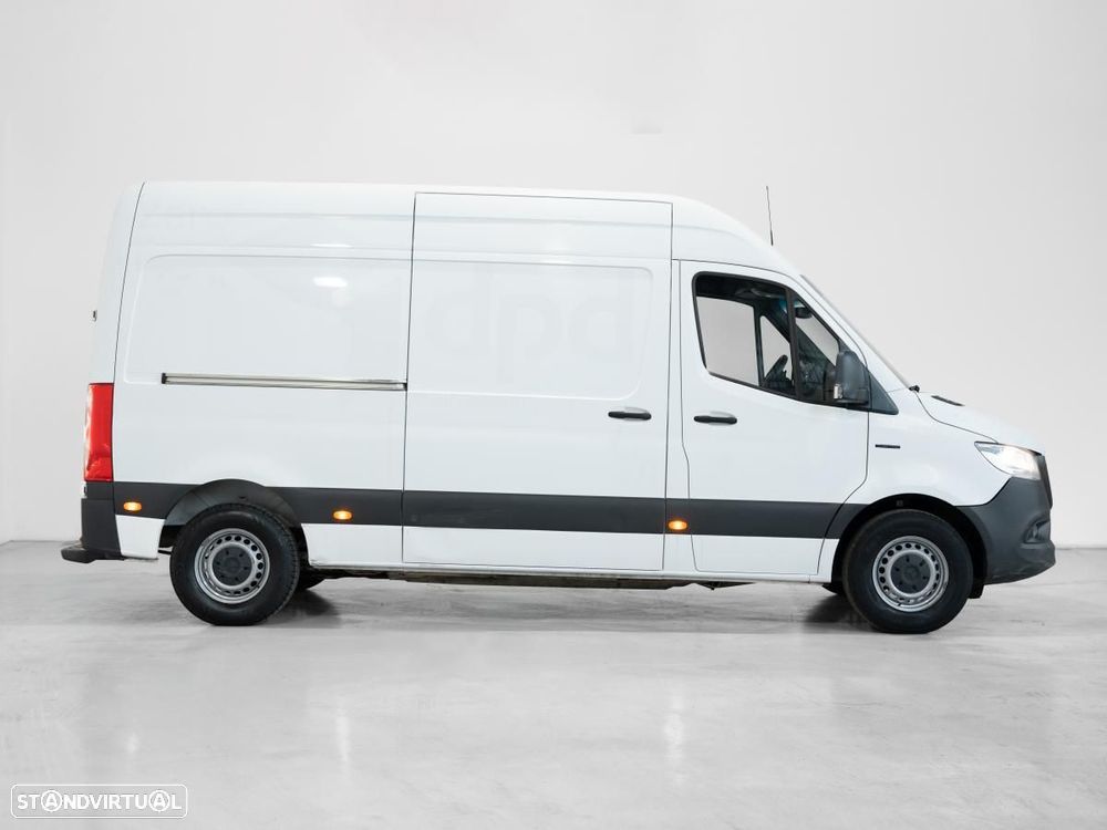Mercedes-Benz E-SPRINTER - 2