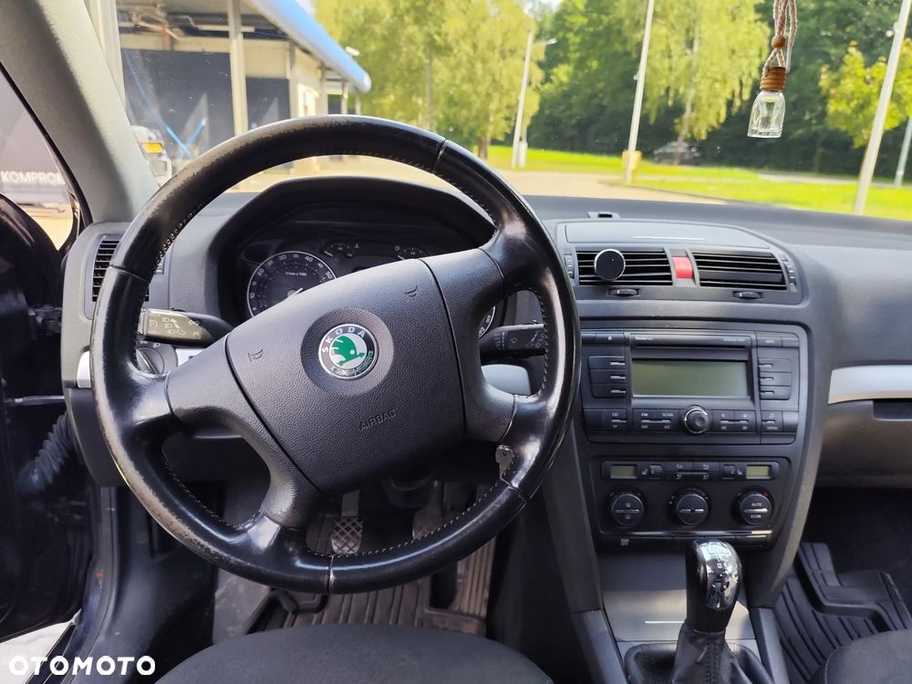 Skoda Octavia 1.6 Combi - 4