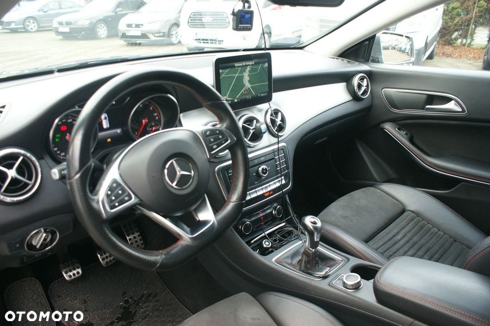 Mercedes-Benz CLA - 11
