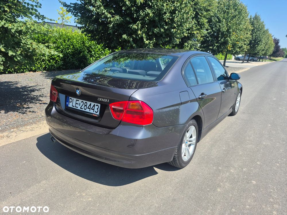 BMW Seria 3 318i - 4