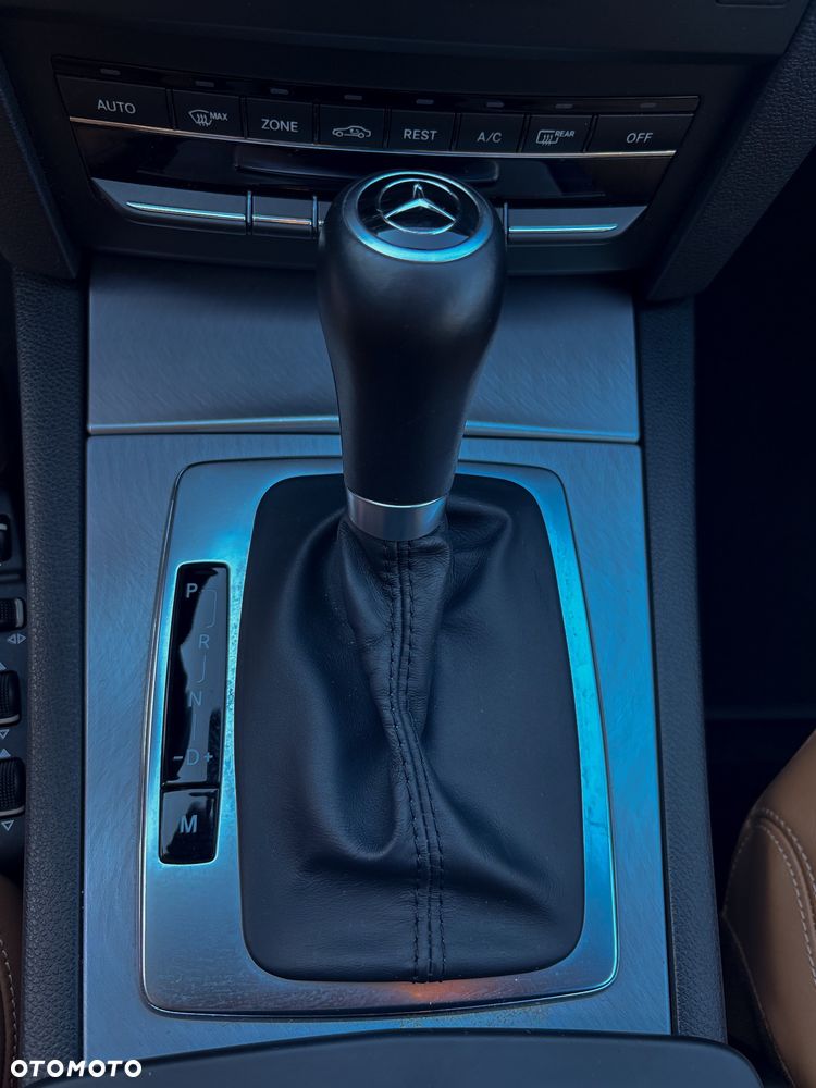 Mercedes-Benz Klasa E 500 BlueEffICIENCY - 32