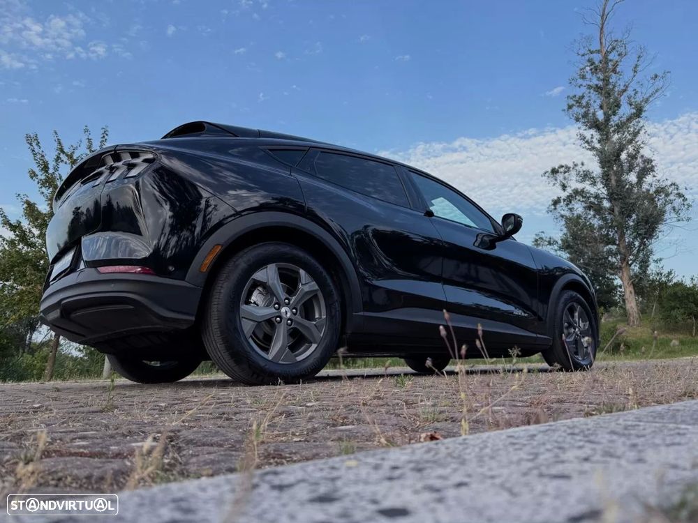 Ford Mustang Mach-E 75.7 kWh Premium AWD — fotografia 20