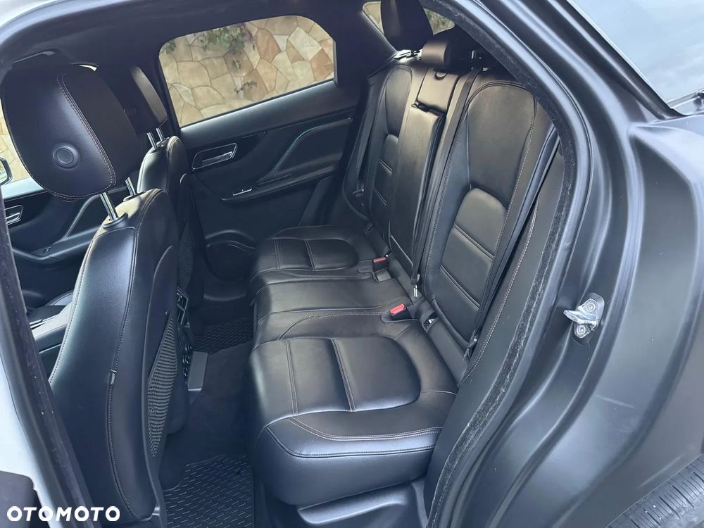 Jaguar F-Pace 30t AWD Prestige - 19
